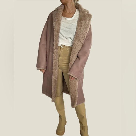 SPRUNG FRERES
Pink Lambskin Shearling
Reversible Coat
Size UK 8 - Picture 7 of 7